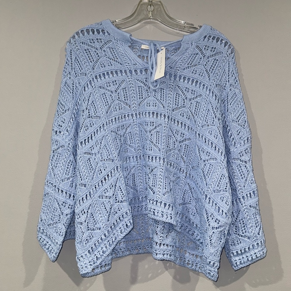 Mia & Tess Three Quarter Sleeve Split Neck Lace Top Blue Size Medium NWT